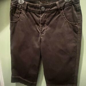 Jag Jeans Women’s Dark Brown Stretch Shorts. Length 24”. Cotton and spandex.